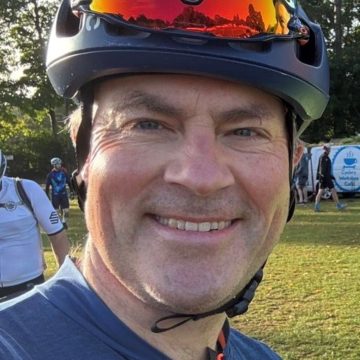 Le Cure Curista Profile - Simon Wood