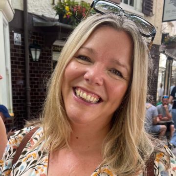 Le Cure Curista Profile - Carolyne Hague