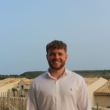 Le Cure Curista Profile - Finlay Giles